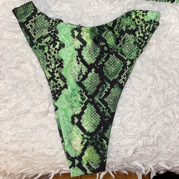 Prettylittlething Bikini Top and Bottom - Picture 3 of 5